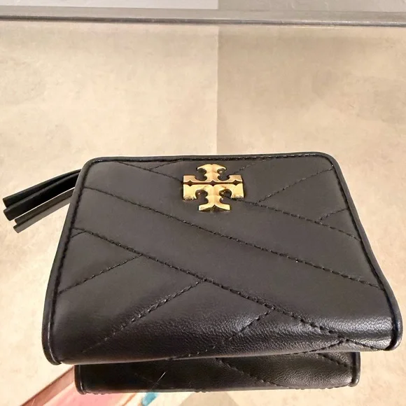 AUTHENTIC SMALL KIRA DIAMOND QUILT ZIP-AROUND WALLET - Picture 1 of 6